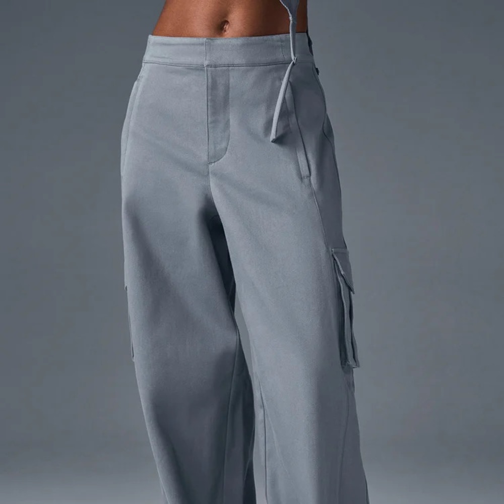 NWT ALO YOGA H/W SHOW OFF
CARGO WIDE LEG TROUSER (LONG)
